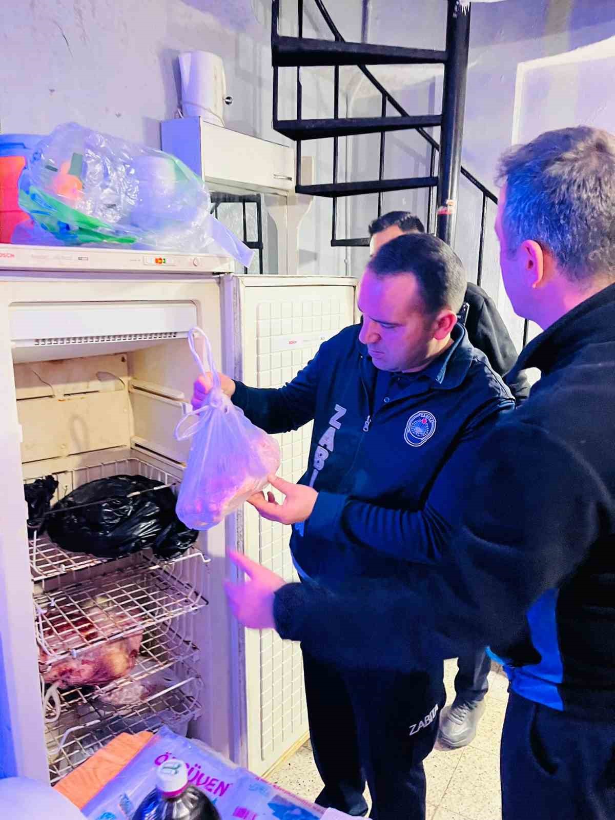 Antalya’da kasap dükkanında mide bulandıran görüntü: Zabıtalar gözlerine inanamadı 12 antalyada kasap dukkaninda mide bulandiran goruntu zabitalar gozlerine inanamadi 8 9ilTahk9