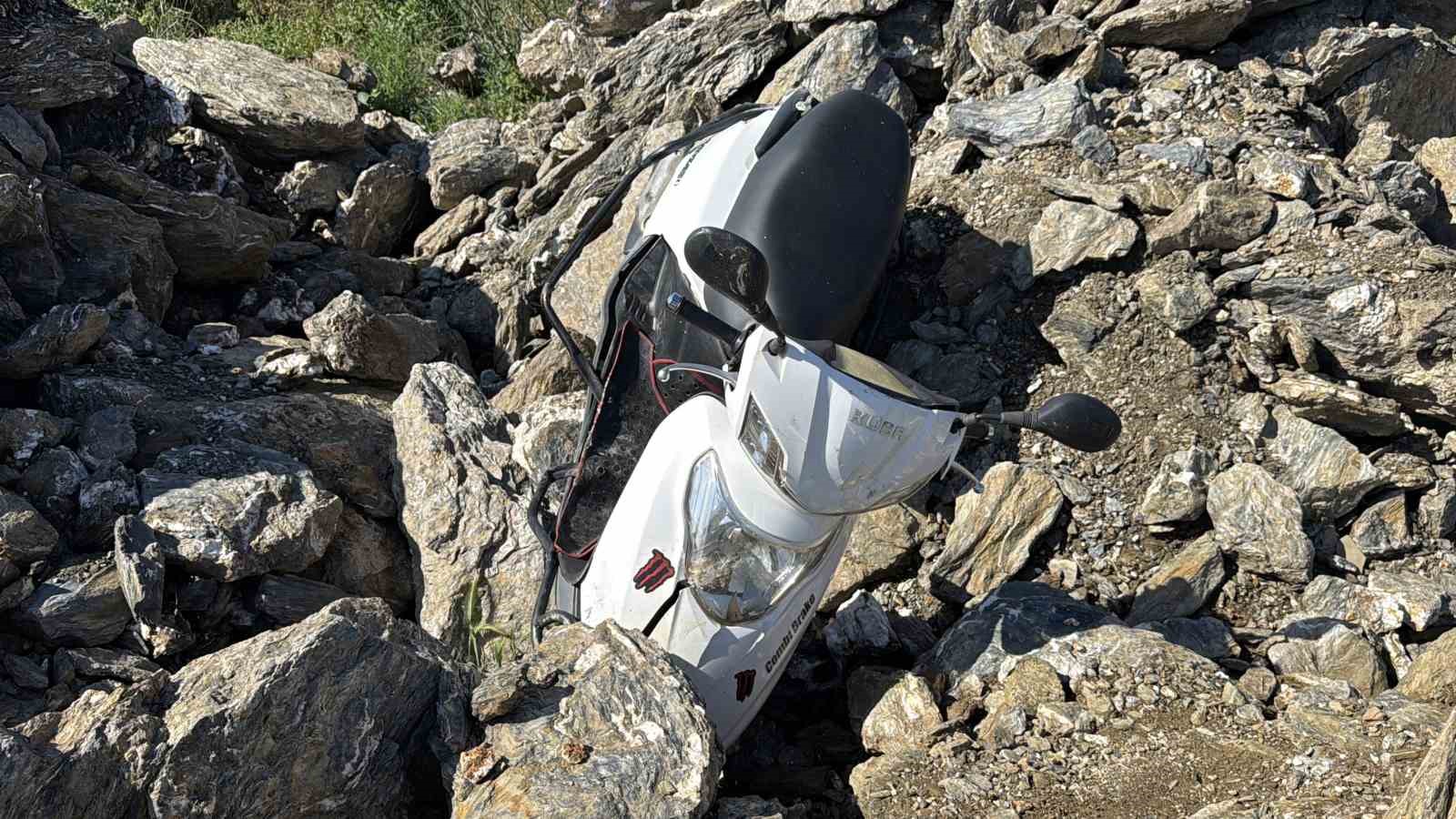 Antalya’da kayalık alanda kaza yapan motosikletin sürücüsü hayatının kaybetti 4 antalyada kayalik alanda kaza yapan motosikletin surucusu hayatinin kaybetti 0