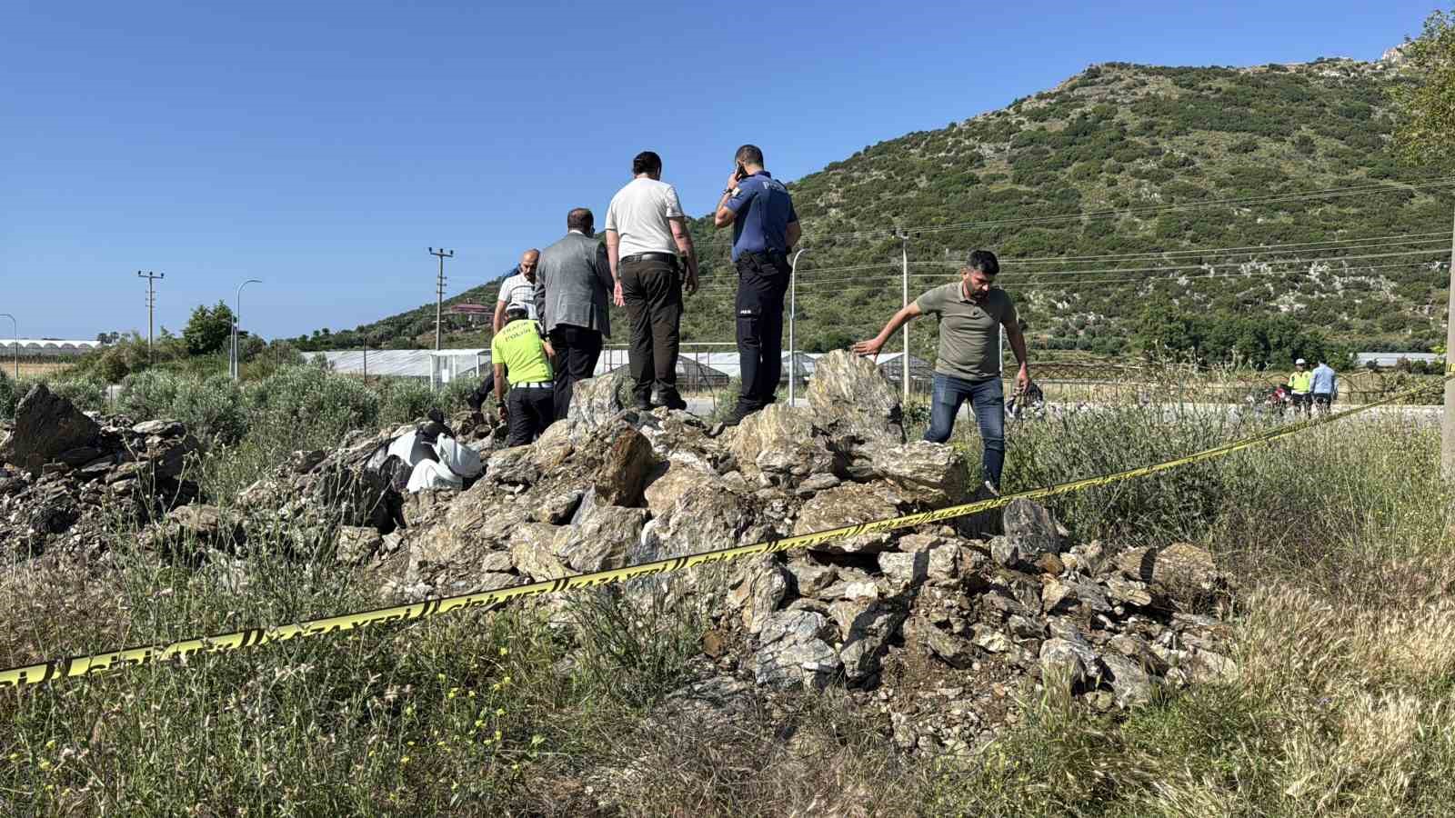 Antalya’da kayalık alanda kaza yapan motosikletin sürücüsü hayatının kaybetti 7 antalyada kayalik alanda kaza yapan motosikletin surucusu hayatinin kaybetti 3 RJiREDWz