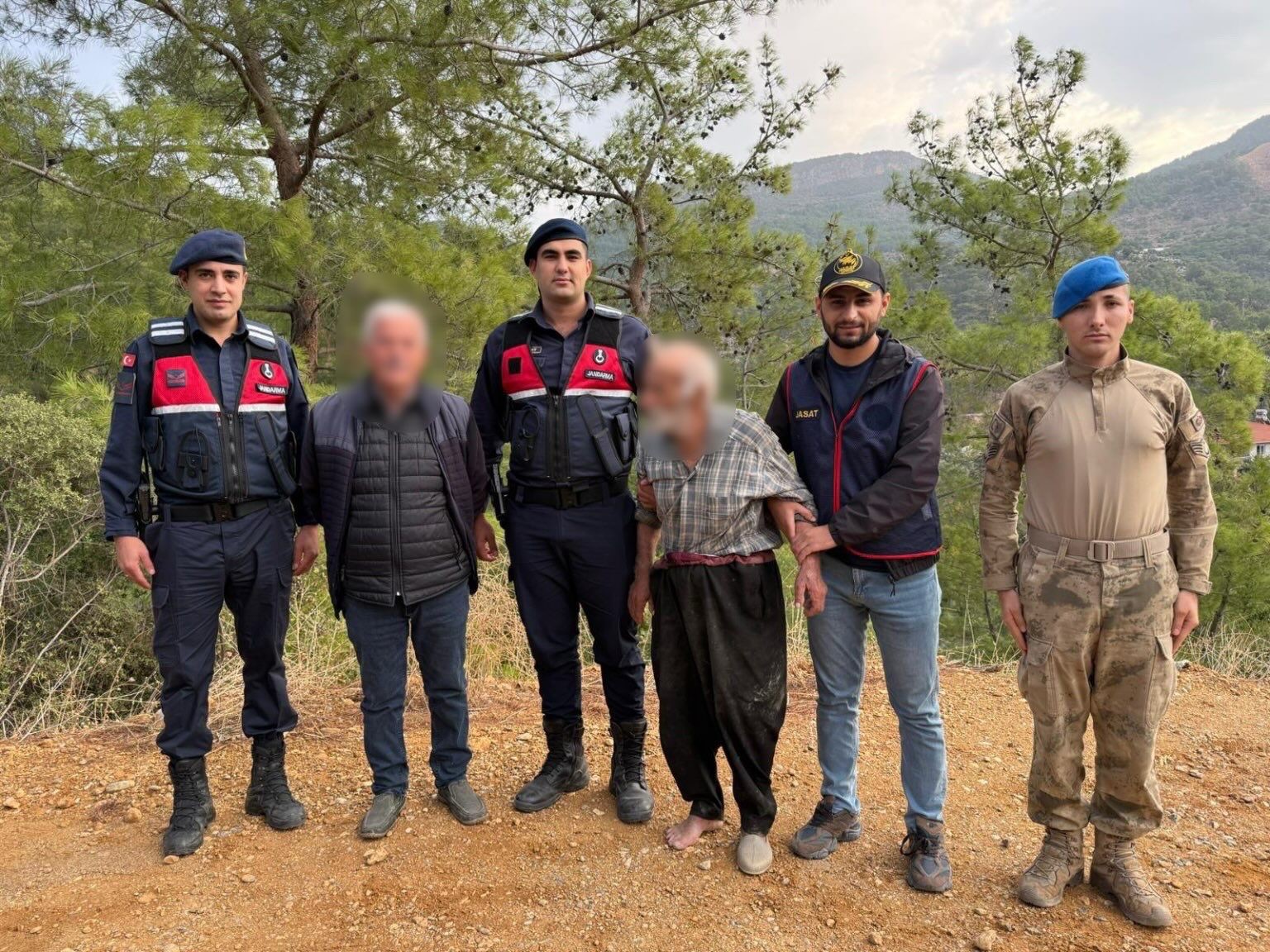 antalyada kaybolan yasli adam evinden 5 kilometre uzakta bulundu 0 lJbPHQBD