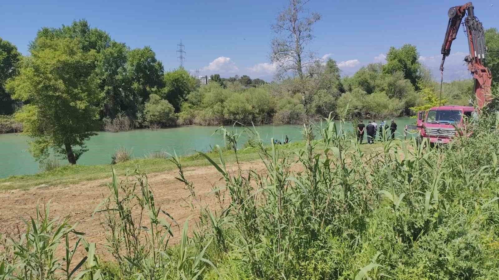 antalyada kayip zabitanin arandigi irmaktan ikinci gunde de sonuc alinamadi 5 JzCRKqHG
