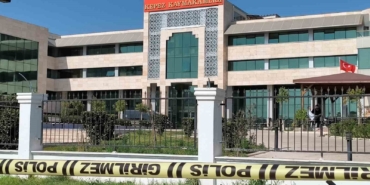 antalyada-kaymakamlik-binasinda-ates-acti-kendisini-odaya-kilitledi-OCqAL6n7.jpg