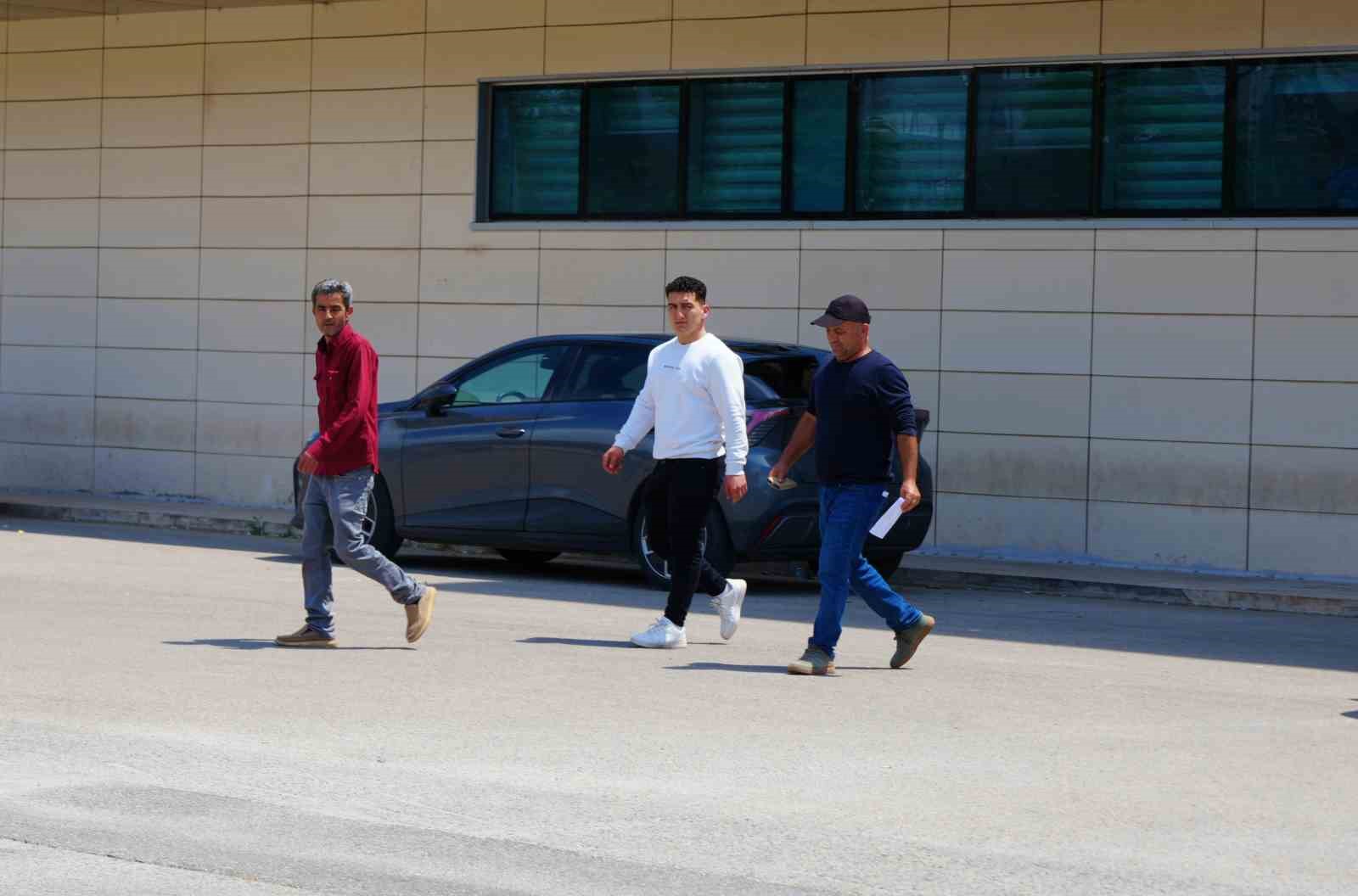 Antalya’da kazada hayatını kaybeden motosikletli 2 gencin cenazesi teslim alındı 5 antalyada kazada hayatini kaybeden motosikletli 2 gencin cenazesi teslim alindi 1 U7vUFaIz