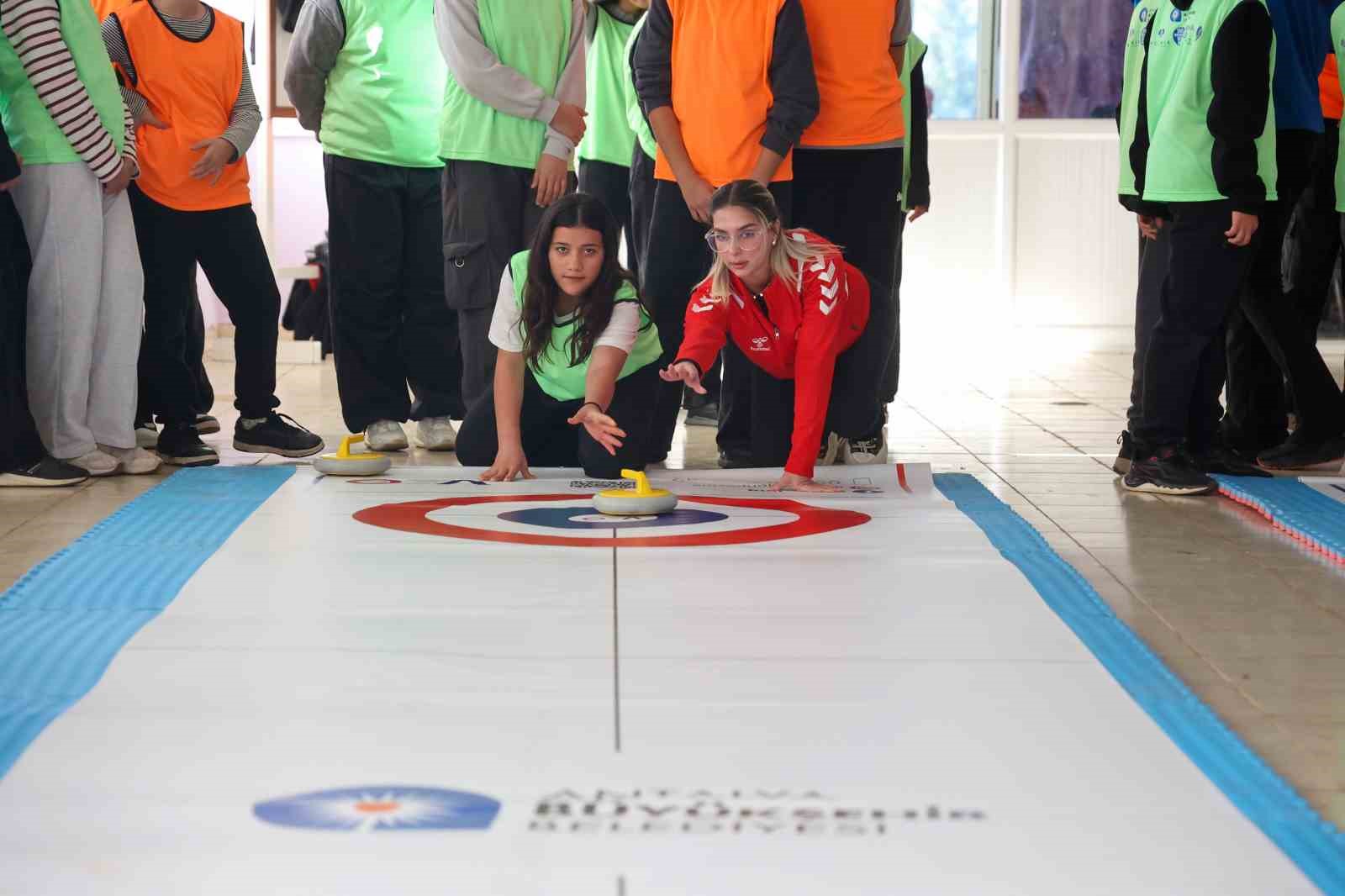 antalyada kiz cocuklari floor curling ile tanisti 0 EDHSQ2ir