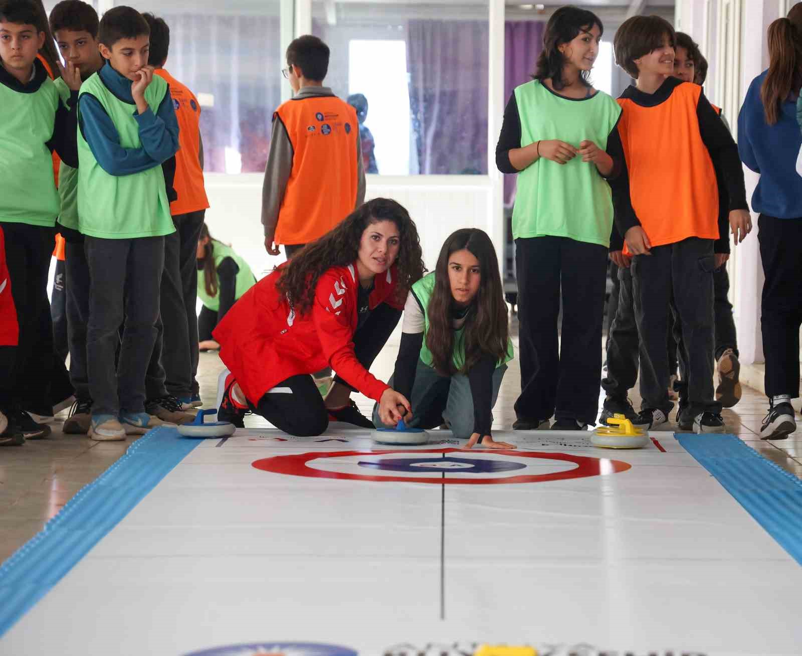 antalyada kiz cocuklari floor curling ile tanisti 1 WN6P2IIX