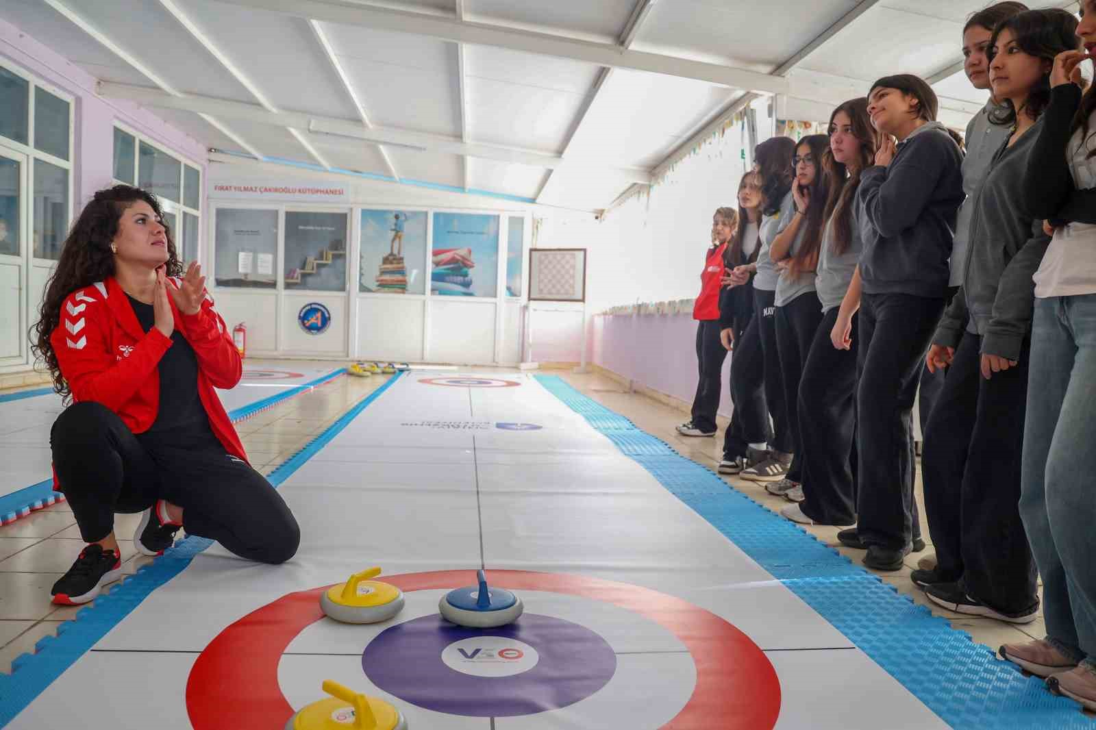 antalyada kiz cocuklari floor curling ile tanisti 3 OqPnPuDV