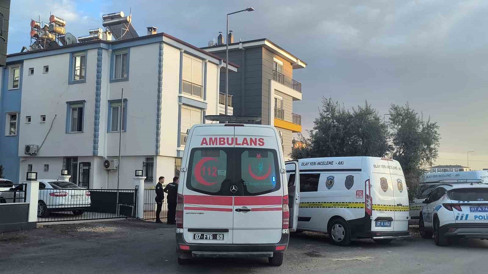 antalyada koca dehseti esi ve 2 cocugunu tabancayla oldurdu 0 Pa6NFah3