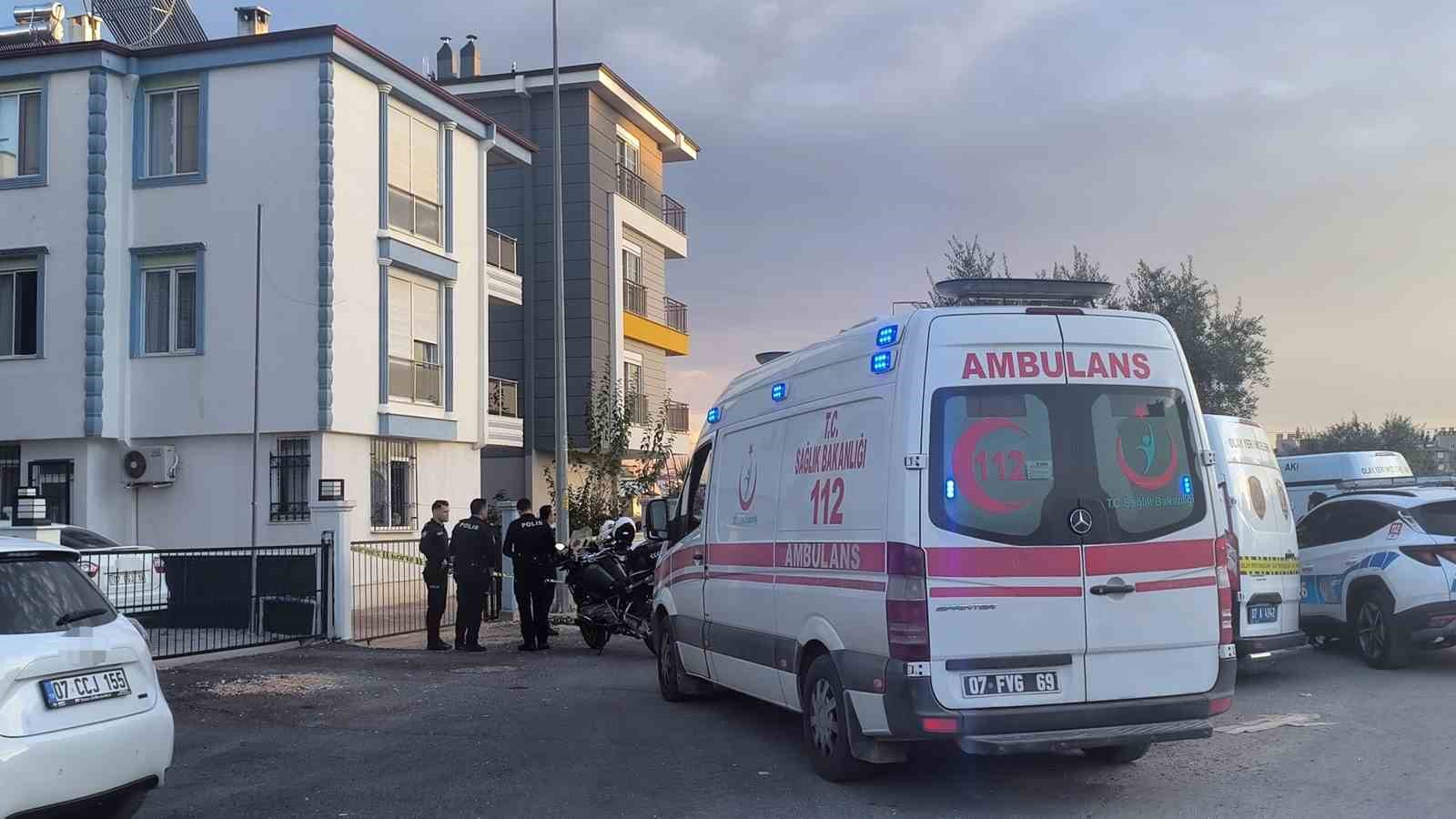 antalyada koca dehseti esi ve 2 cocugunu tabancayla oldurdu 1 dBvSqHUq