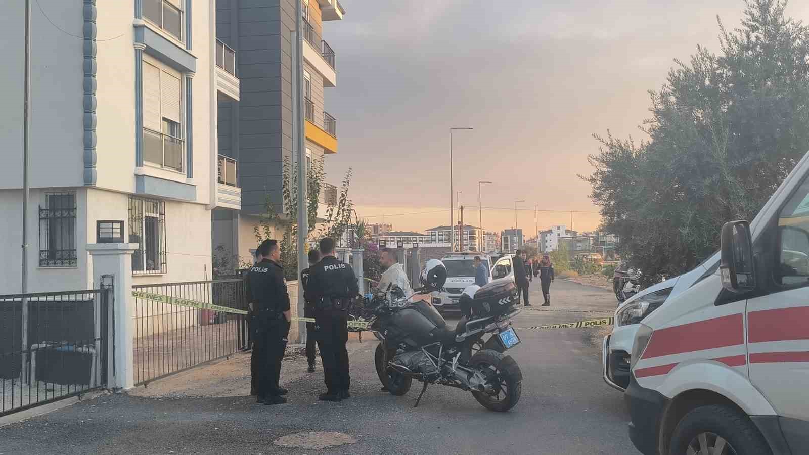 antalyada koca dehseti esi ve 2 cocugunu tabancayla oldurdu 2 ZQb6ffUL