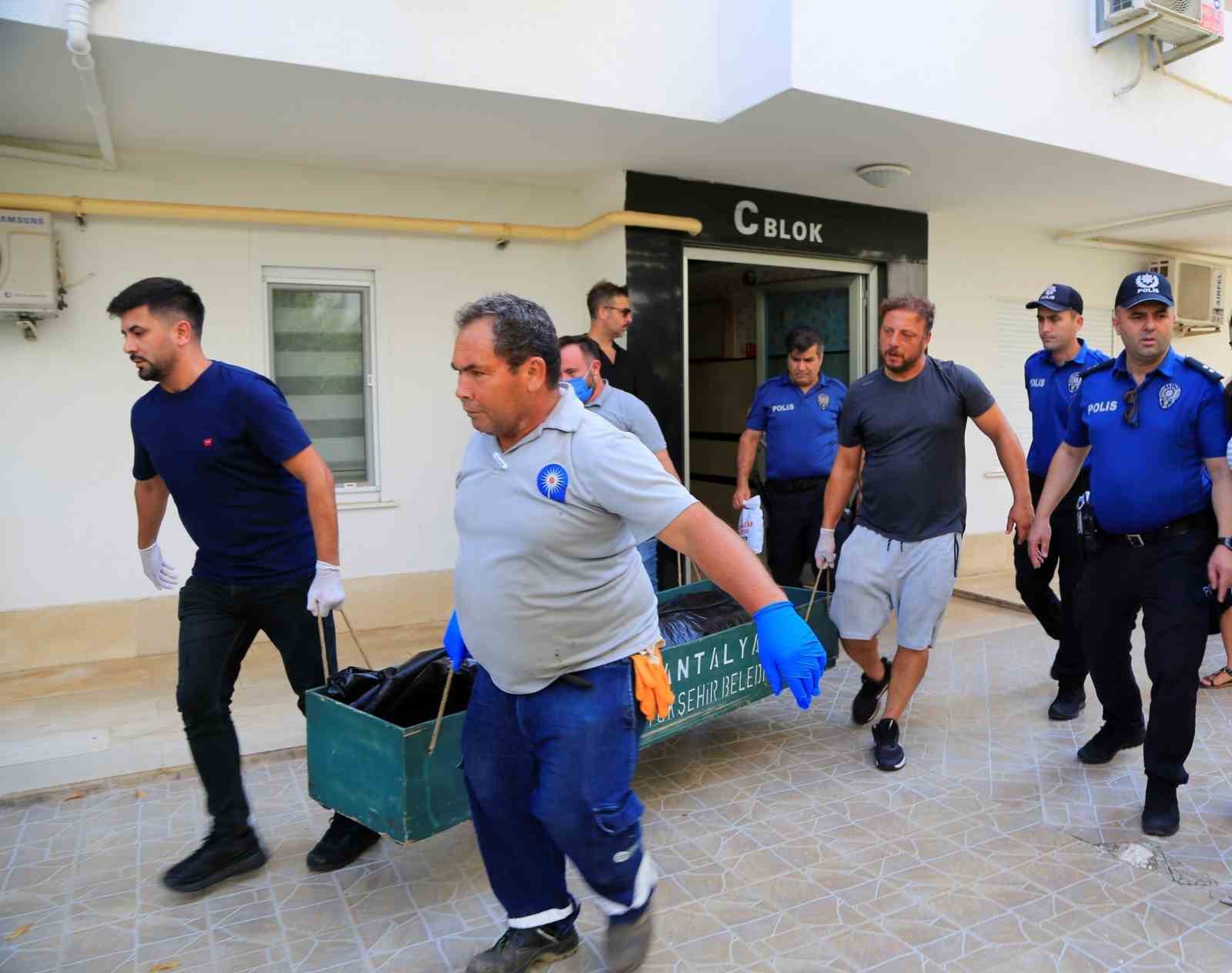 Antalya’da kocasının 9 kurşunla öldürdüğü Fadim Temirhanoğulları cinayetinde ses kayıtları ortaya çıktı: "Eceline susamışlar" 6 antalyada kocasinin 9 kursunla oldurdugu fadim temirhanogullari cinayetinde ses kayitlari ortaya cikti eceline susamislar sVD4bp5e