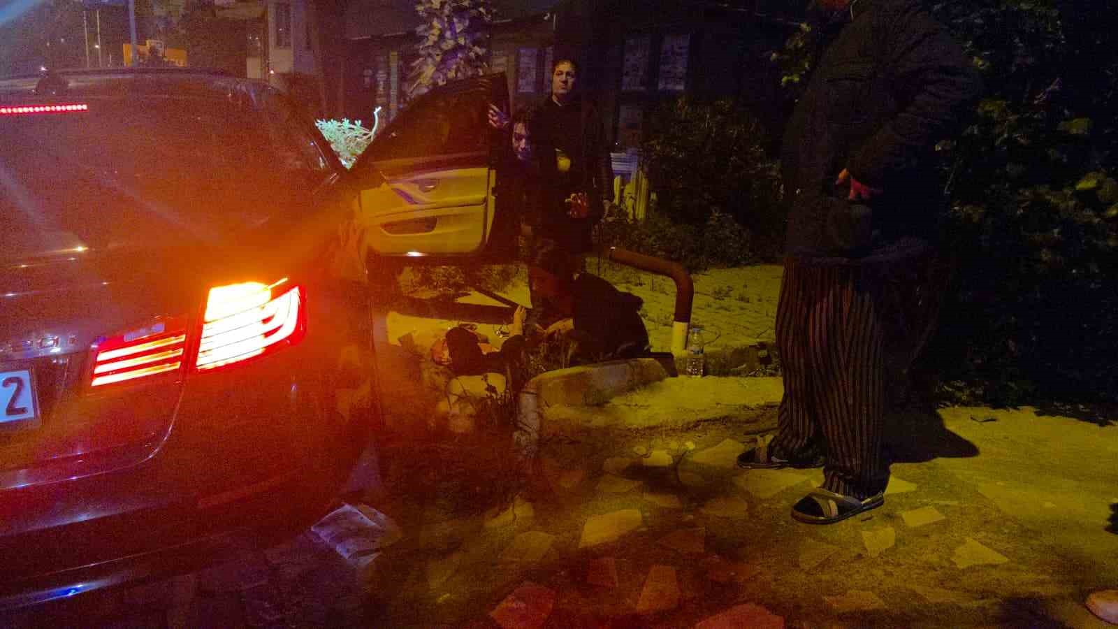 antalyada kontrolden cikan luks otomobil duvara carpti 1 olu 1 nbIEatBw