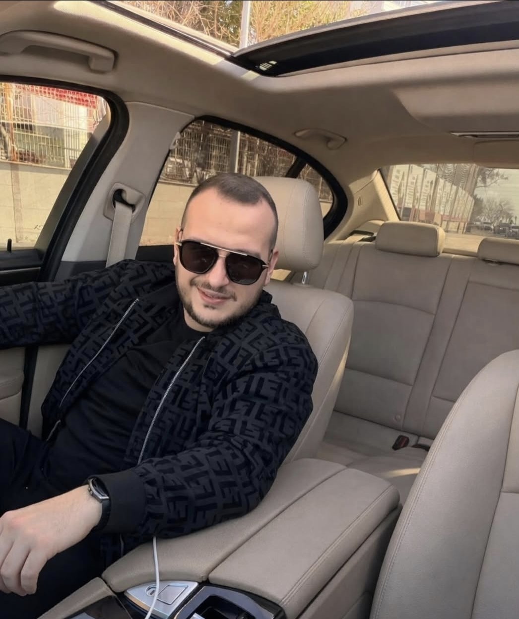 antalyada kontrolden cikan luks otomobil duvara carpti 1 olu 9 NLvOVqUK