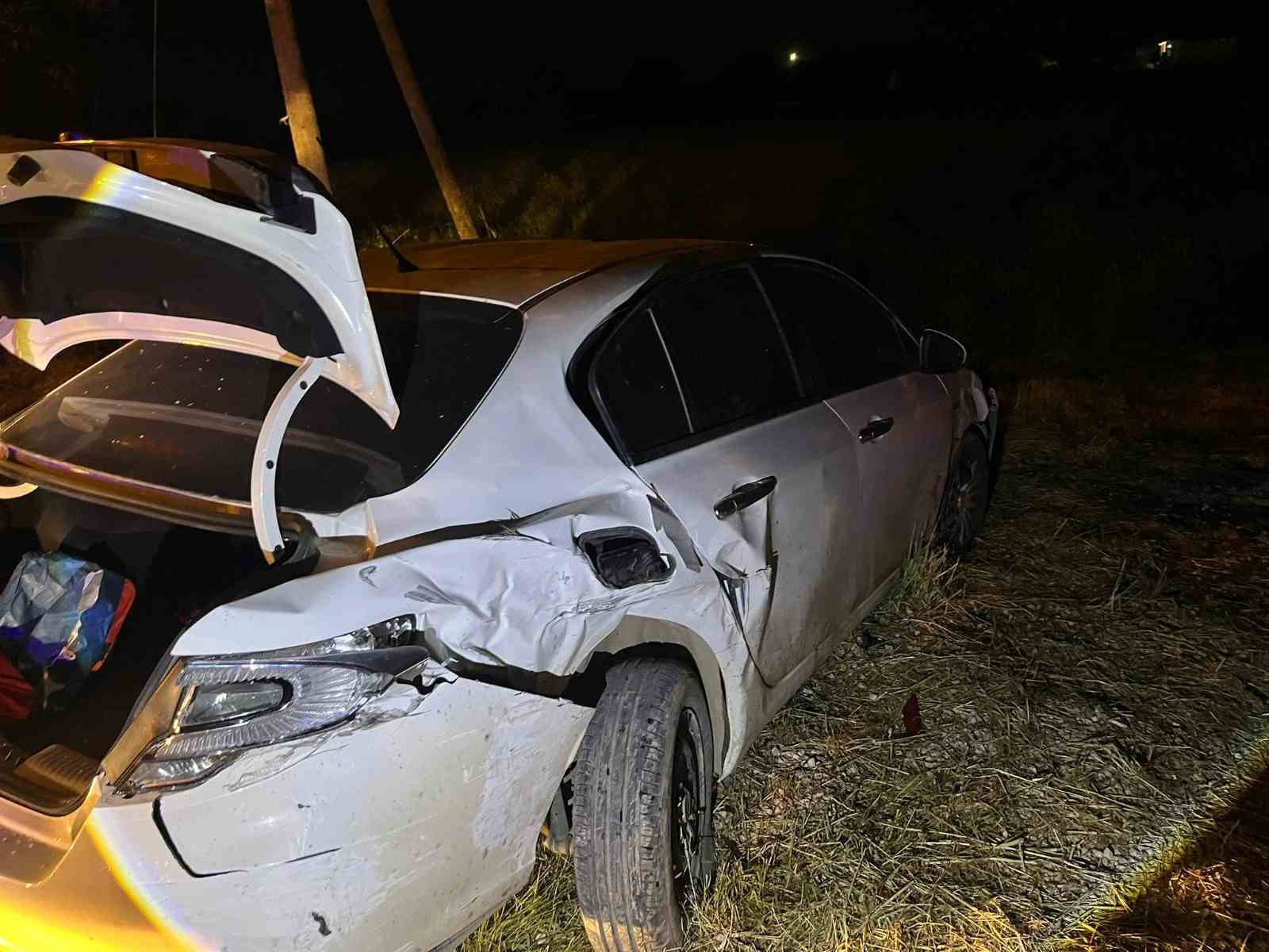 Antalya’da kontrolden çıkan otomobil park halindeki araçları hurdaya çevirdi: 4 yaralı 7 antalyada kontrolden cikan otomobil park halindeki araclari hurdaya cevirdi 4 yarali 3 BUABhCjD