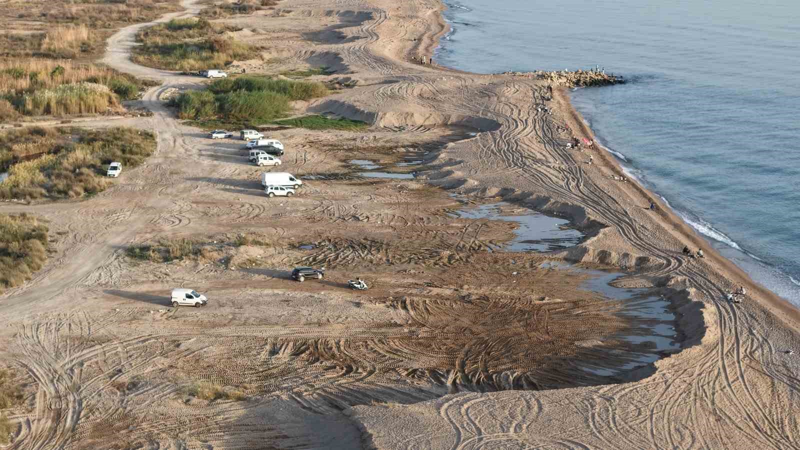 antalyada kum hirsizlari sahilleri talan etti kum ocagina donen sahiller dronla goruntulendi 0 3gLOL3HQ
