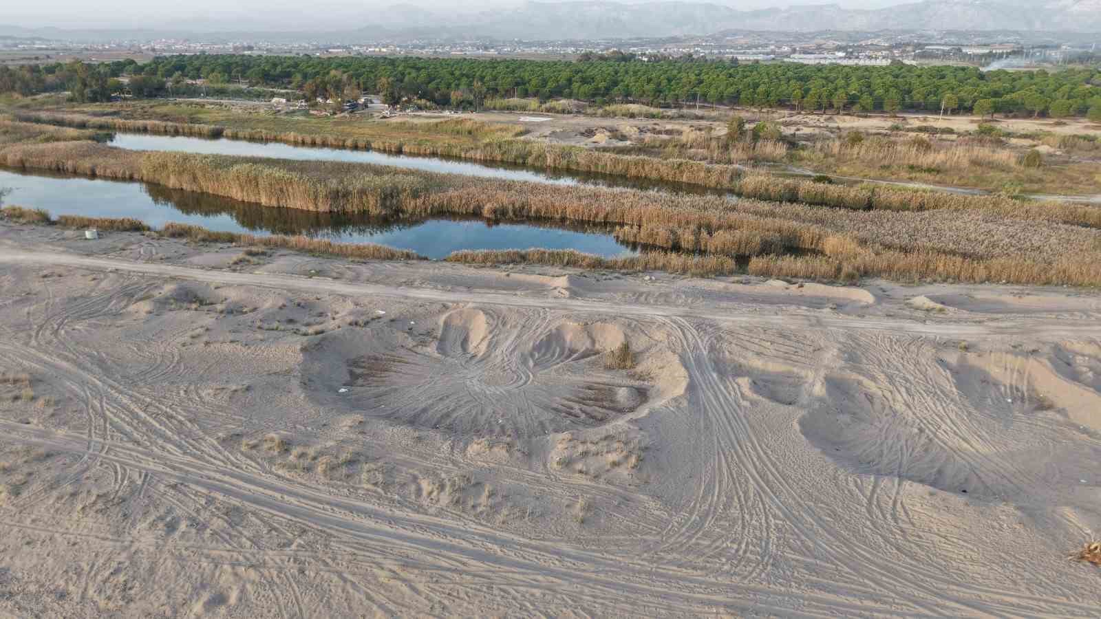 antalyada kum hirsizlari sahilleri talan etti kum ocagina donen sahiller dronla goruntulendi 7 ejkURQ1P
