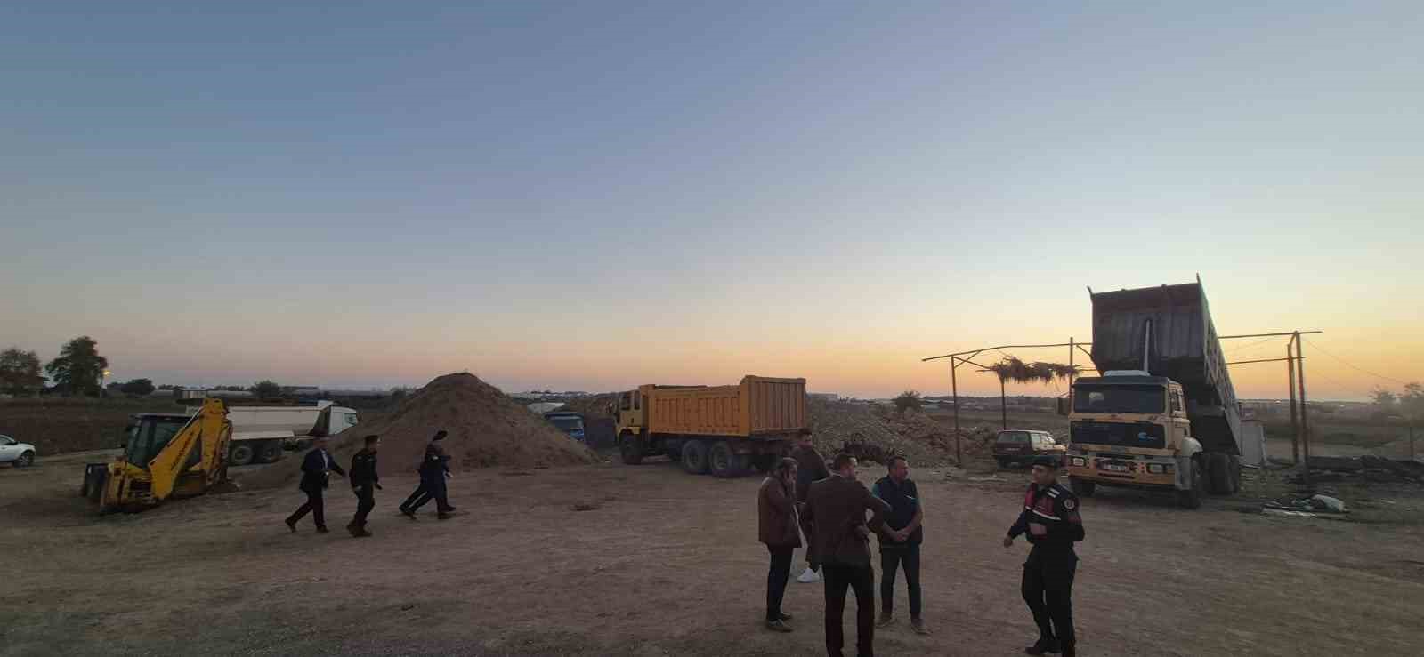 antalyada kum hirsizlarina gece baskini 1 tutuklama 8 araca el konuldu 6 5DnNuGVl