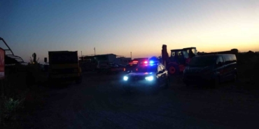 antalyada-kum-hirsizlarina-gece-baskini-1-tutuklama-8-araca-el-konuldu-ET6zrIe4.jpg