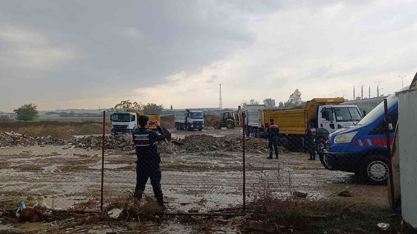 antalyada kumlari calip sahilleri talan etmislerdi kamyonlar dolusu plaj kumu bulundu 15