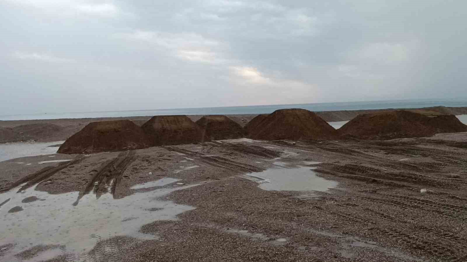 antalyada kumlari calip sahilleri talan etmislerdi kamyonlar dolusu plaj kumu bulundu 9