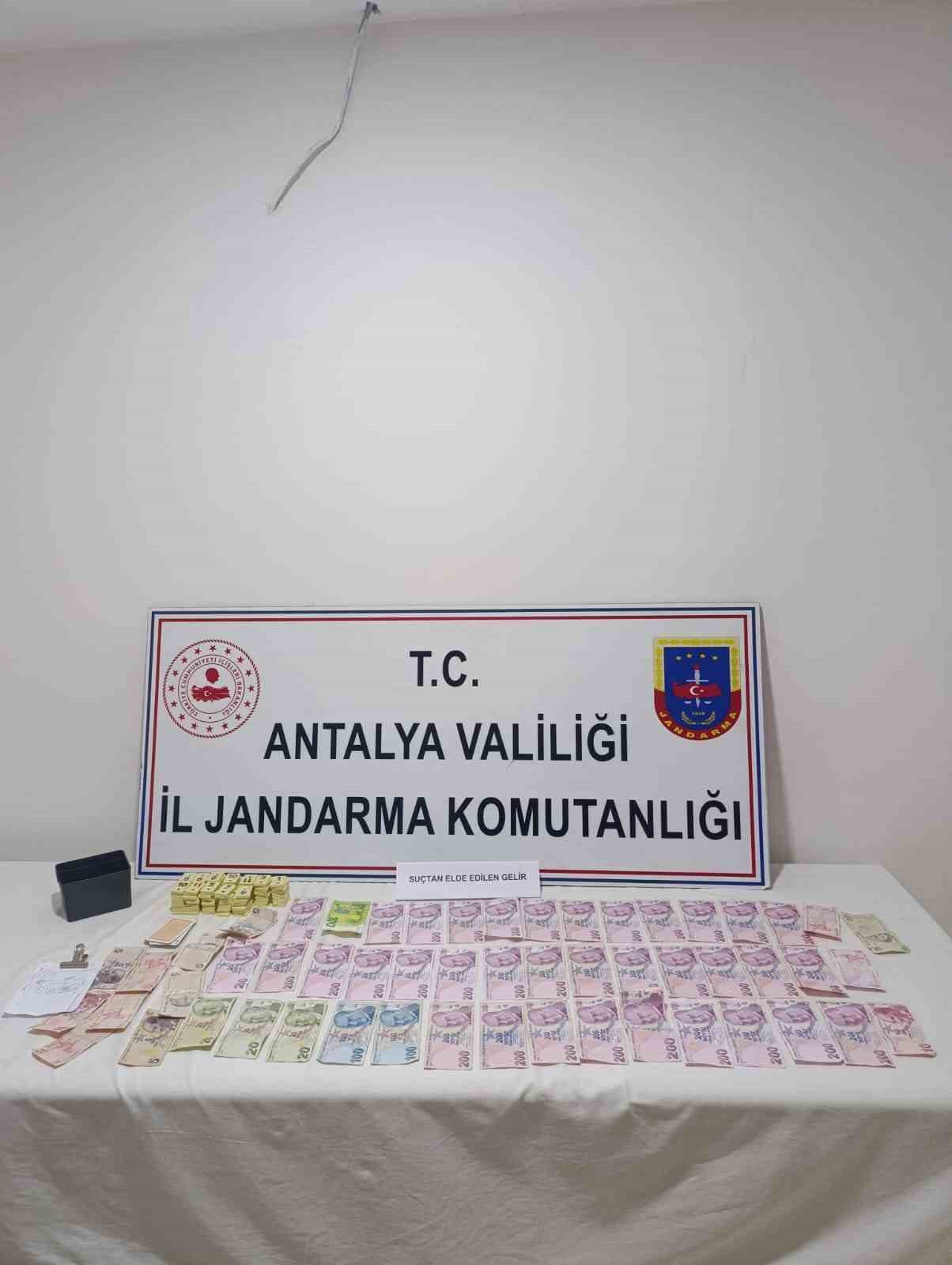 antalyada mahalle muhtari kumar oynatirken yakalandi 0 9VgUB5HS