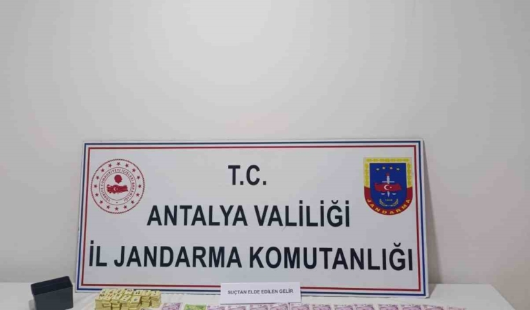 antalyada-mahalle-muhtari-kumar-oynatirken-yakalandi-8iRIRZFh.jpg
