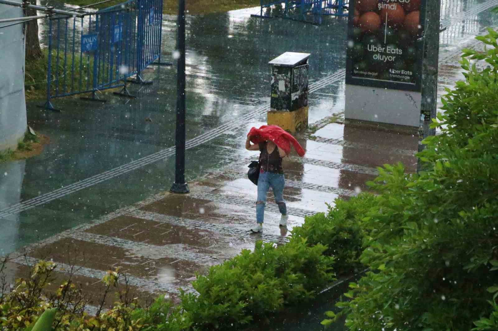 antalyada mayista saganak ve dolu surprizi 0