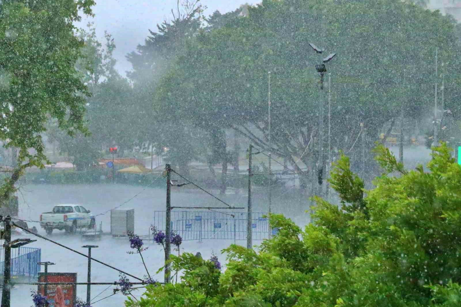 antalyada mayista saganak ve dolu surprizi 2 QkjO8AK2
