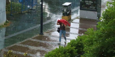 antalyada-mayista-saganak-ve-dolu-surprizi-wUEPUSge.jpg