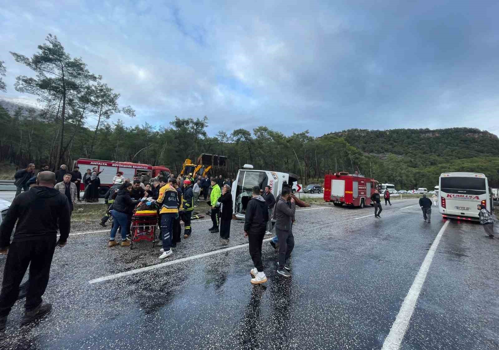 antalyada midibus devrildi 6 yarali 2 FqvH7fji