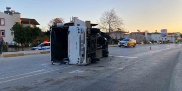 antalyada-midibus-ile-otomobil-carpisti-3-yarali-mJzYvzyT.jpg