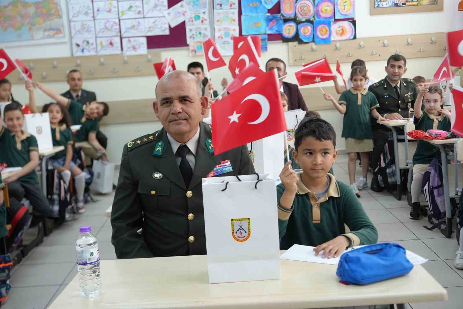 antalyada minikler ilk mektuplarini mehmetcige yazdi iyi ki varsin 3 Ic1JmGbL