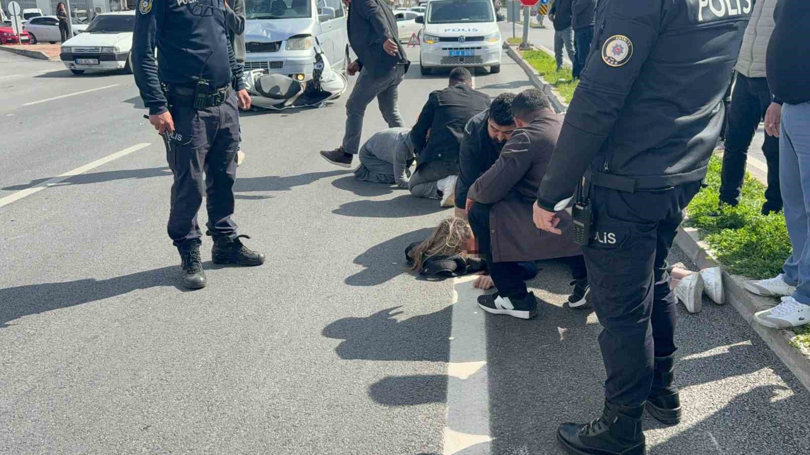 antalyada motosiklet hafif ticari aracla carpisti 2 yarali 5 5kcqgdnR