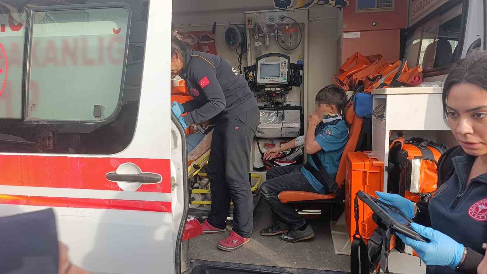 Antalya’da motosiklet ile elektrikli bisiklet çarpıştı: 3’ü çocuk 4 yaralı 5 antalyada motosiklet ile elektrikli bisiklet carpisti 3u cocuk 4 yarali 1 mObNs6Ik