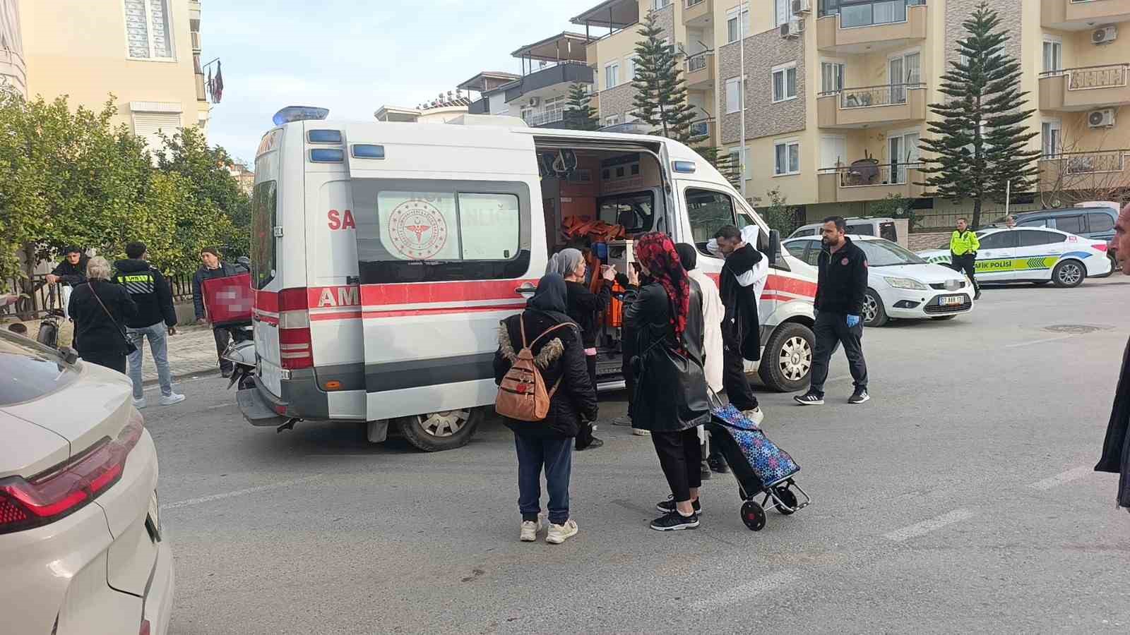 Antalya’da motosiklet ile elektrikli bisiklet çarpıştı: 3’ü çocuk 4 yaralı 6 antalyada motosiklet ile elektrikli bisiklet carpisti 3u cocuk 4 yarali 2 8KksEJmh