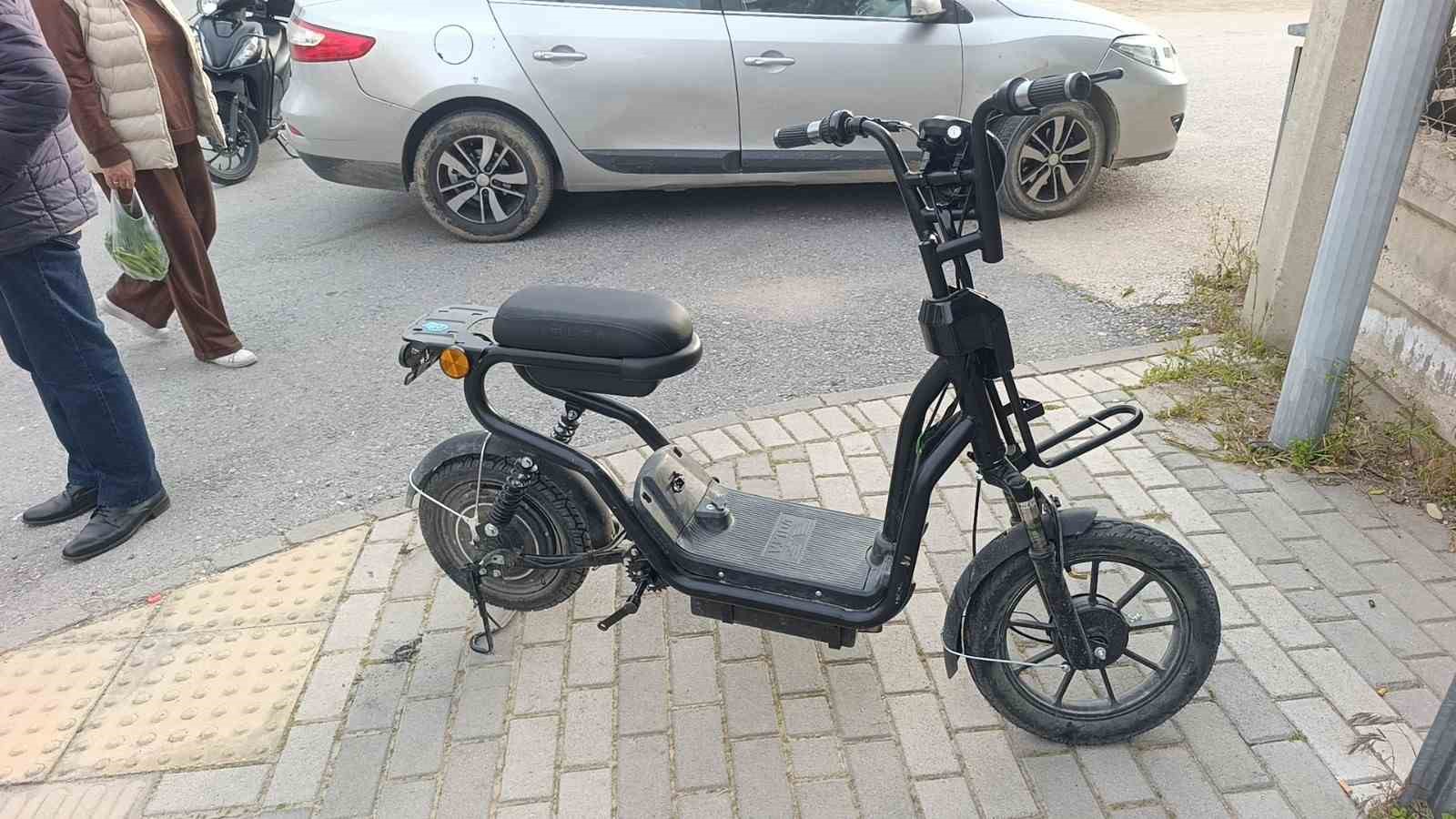 Antalya’da motosiklet ile elektrikli bisiklet çarpıştı: 3’ü çocuk 4 yaralı 7 antalyada motosiklet ile elektrikli bisiklet carpisti 3u cocuk 4 yarali 3 4zDicUGu