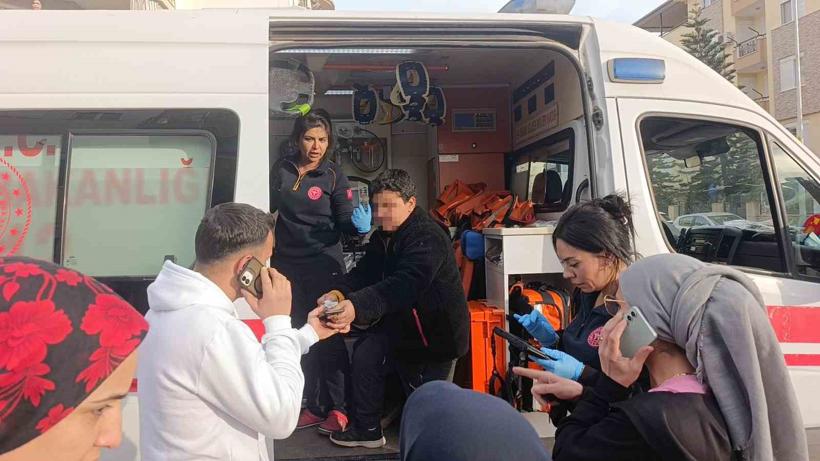 Antalya’da motosiklet ile elektrikli bisiklet çarpıştı: 3’ü çocuk 4 yaralı 9 antalyada motosiklet ile elektrikli bisiklet carpisti 3u cocuk 4 yarali 5 Du8Usjci