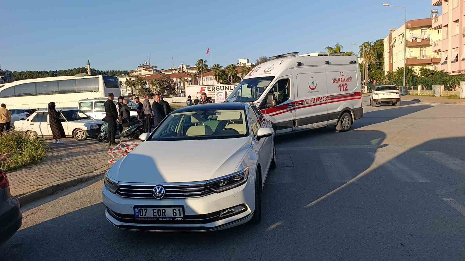 antalyada motosiklet ile otomobil carpisti 2 yarali 2 jHbN48WO