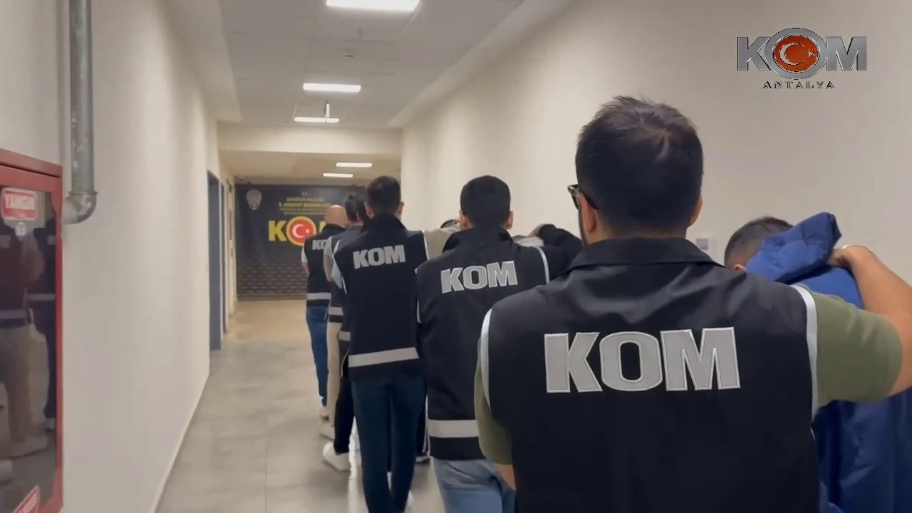 antalyada motosikletle gelip is yerine kursun yagdirdilar o anlar kamerada 0 2q7SrHMO