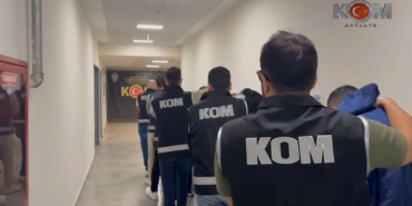 antalyada-motosikletle-gelip-is-yerine-kursun-yagdirdilar-o-anlar-kamerada-z3UvmJcq.jpg