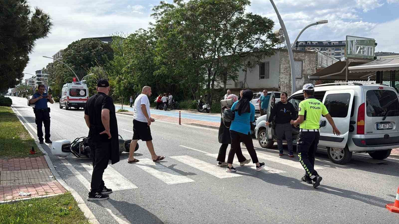 antalyada motosikletler carpisti 3 yarali 1 kIfzwzU3