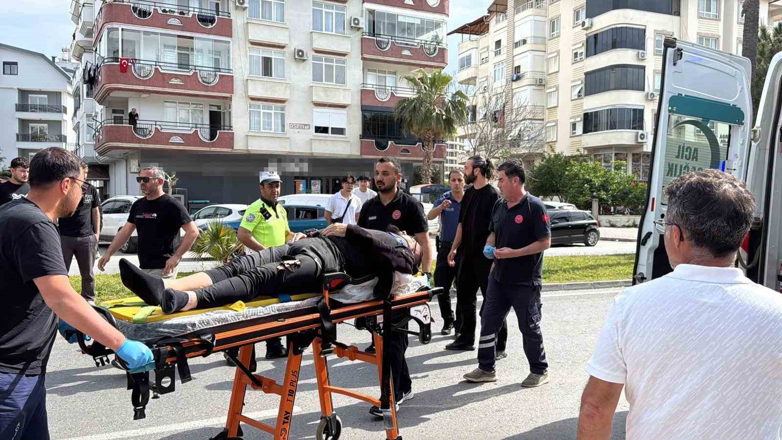 antalyada motosikletler carpisti 3 yarali 2 w6NBtYW6