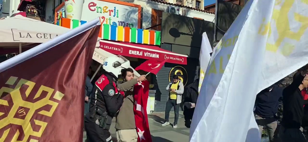 antalyada muhalif goruslu gruplar arasinda tartisma 3 cIY4ySsK