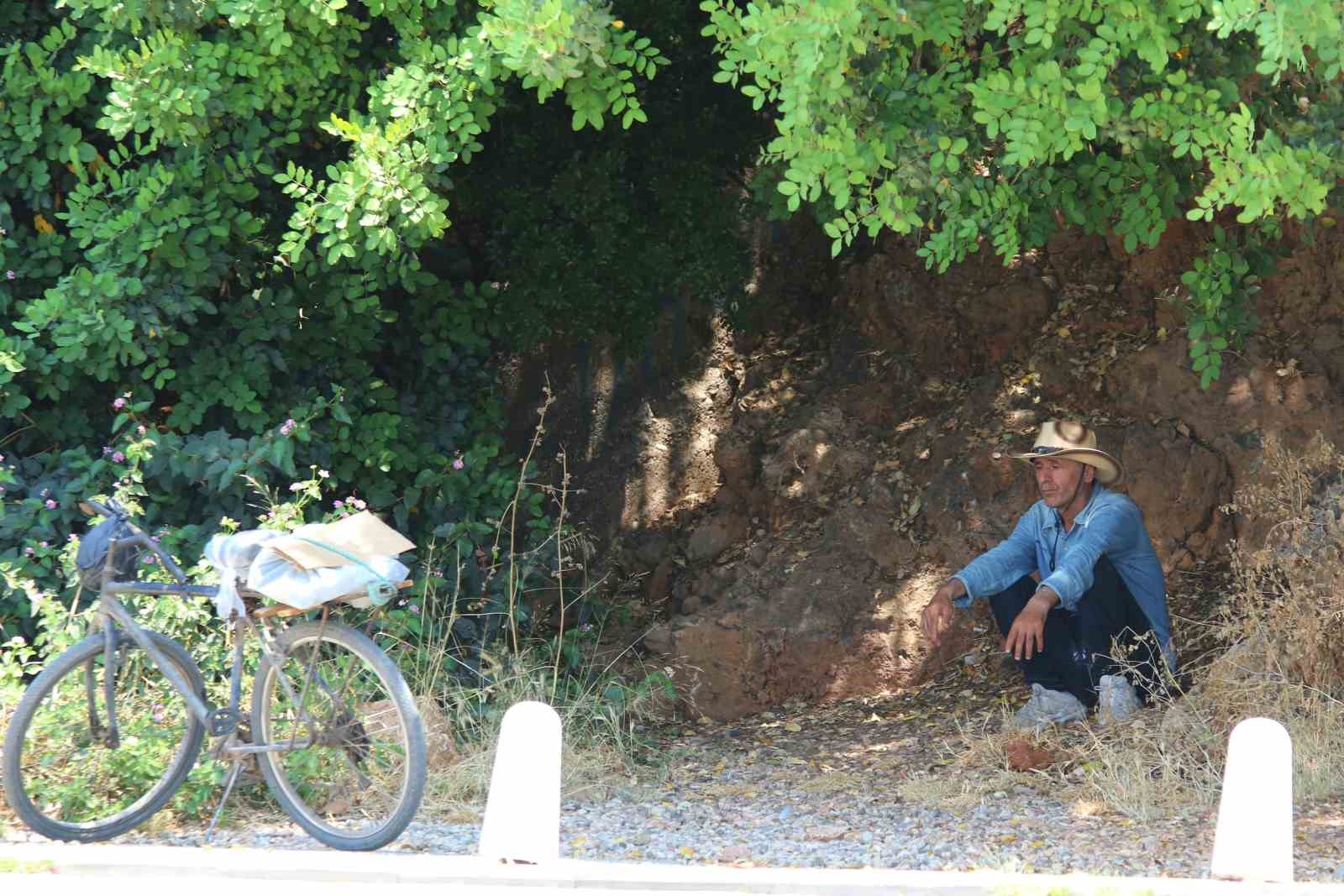 Antalya’da nem yüzde 86’lara ulaştı, kentin üzeri nem bulutları ile kaplandı 4 antalyada nem yuzde 86lara ulasti kentin uzeri nem bulutlari ile kaplandi 0 c6zMA2Pk