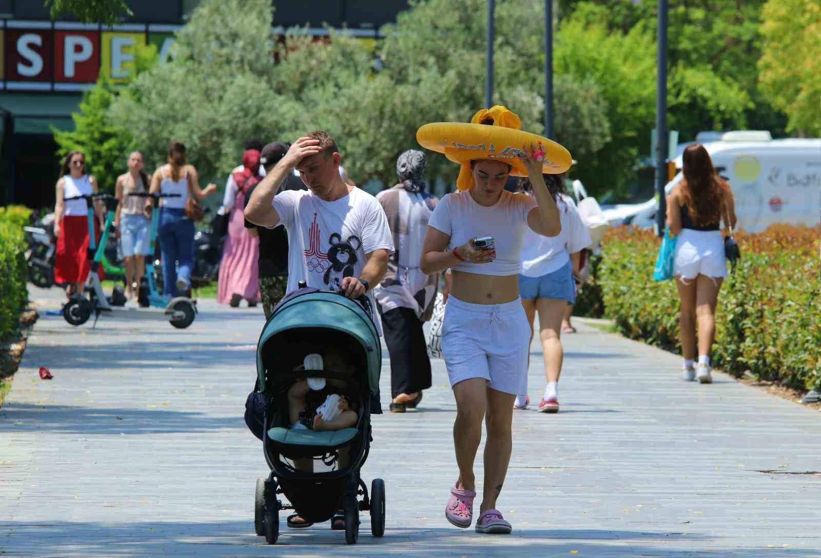 Antalya’da nem yüzde 86’lara ulaştı, kentin üzeri nem bulutları ile kaplandı 10 antalyada nem yuzde 86lara ulasti kentin uzeri nem bulutlari ile kaplandi 6 y3d7pB7n