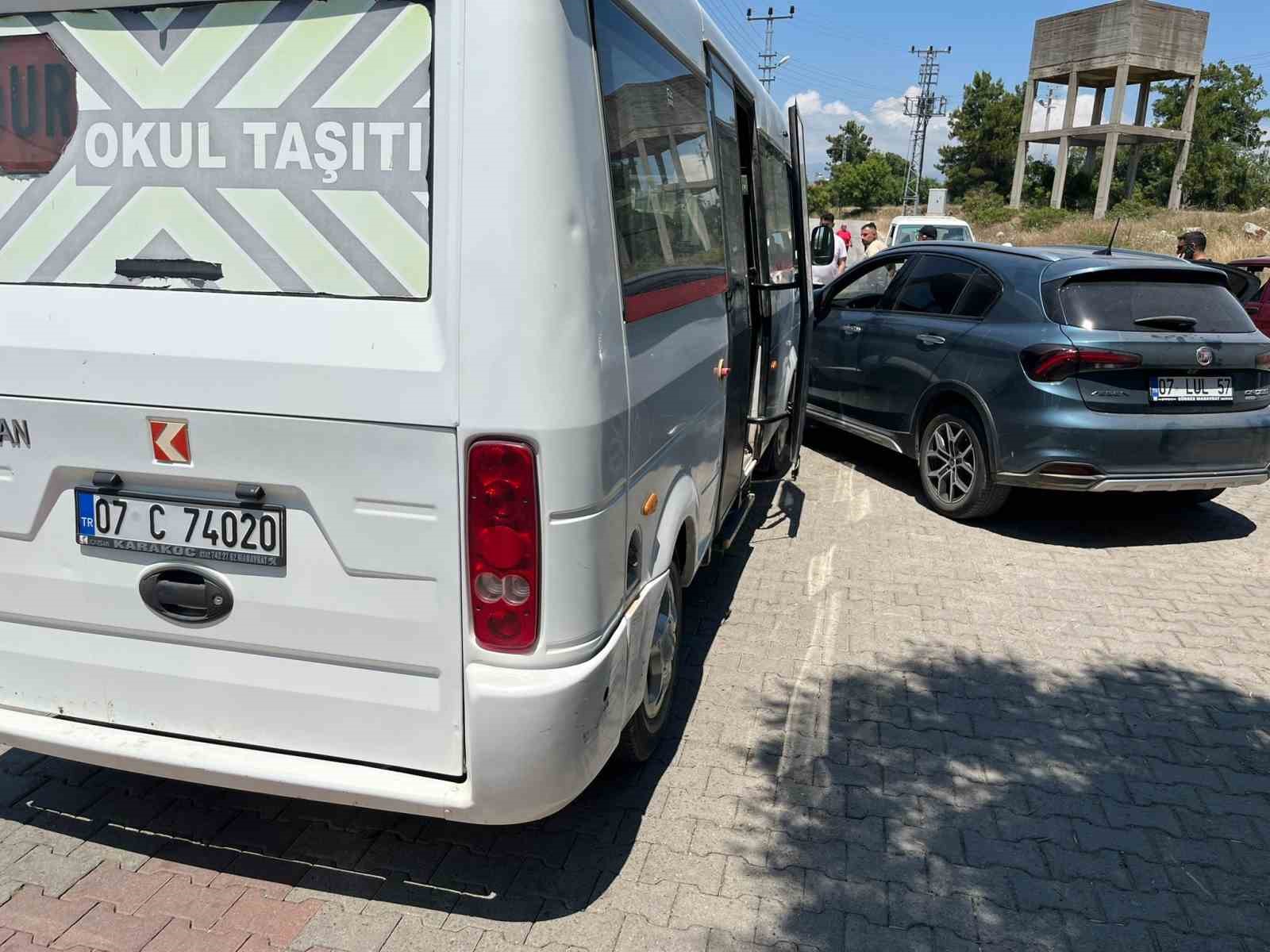 Antalya’da okul servisi otomobille çarpıştı: 7’si anaokulu öğrencisi 9 yaralı 5 antalyada okul servisi otomobille carpisti 7si anaokulu ogrencisi 9 yarali 1 mwqIcu4E