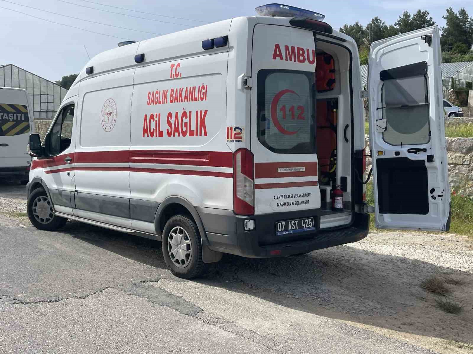 antalyada okul servisi sarampole devrildi 6 ogrenci yarali 2 wBbdWfn9