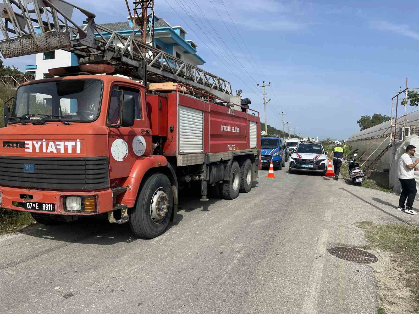 antalyada okul servisi sarampole devrildi 6 ogrenci yarali 4 SiMbs7jl