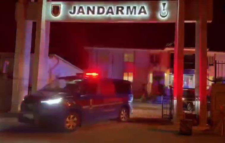 antalyada operasyon yapilan evde cok sayida silah ele gecirildi 2 9LVEBbKf