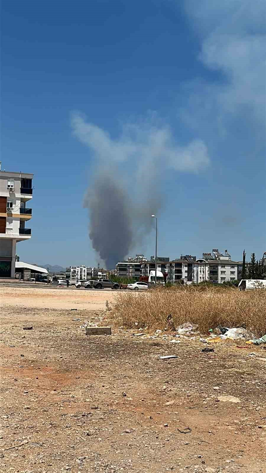 Antalya’da ormanlık alanda yangın 5 antalyada ormanlik alanda yangin 1 38aO5OIp