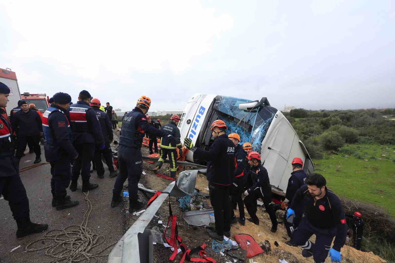 antalyada otobus kazasi 8 olu 26 yarali 10 fvVwECzh